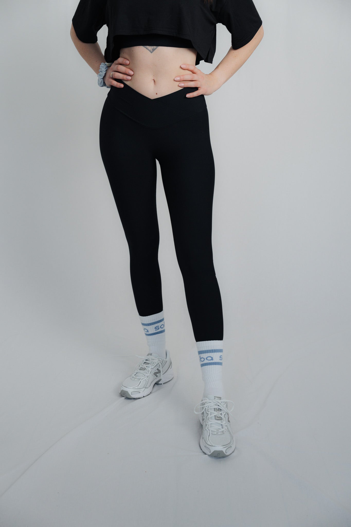 V love: Ripped V-Waist Leggings - black - LIMITED EDIT