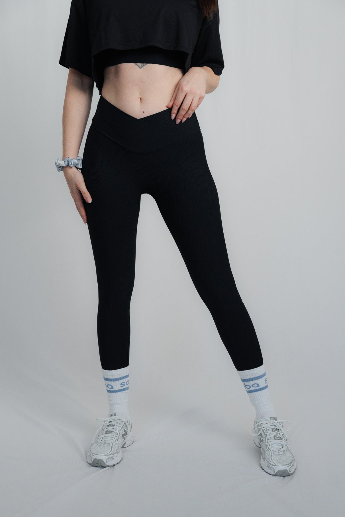 V love: Ripped V-Waist Leggings - black - LIMITED EDIT