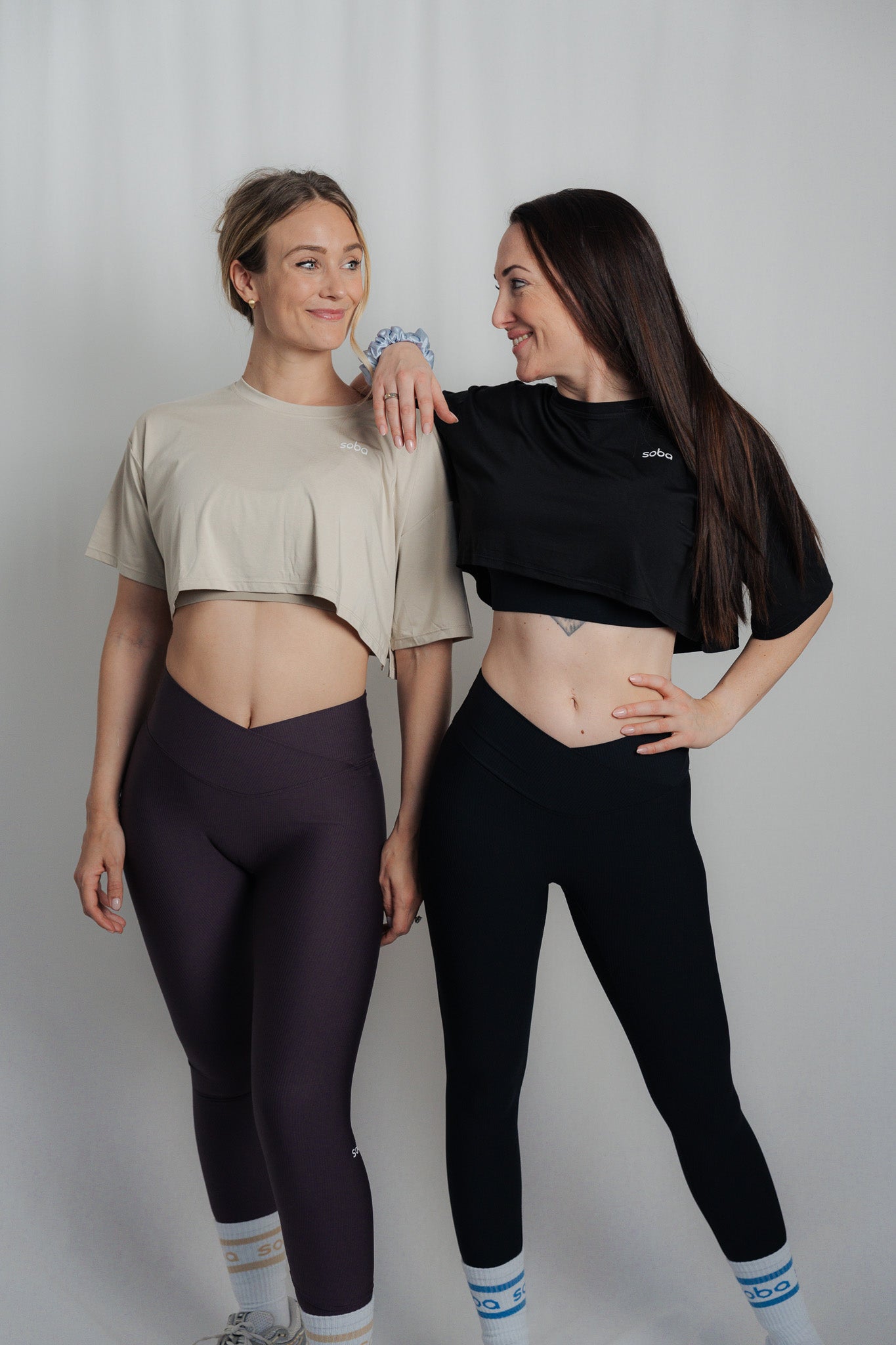 V love: Ripped V-Waist Leggings - black - LIMITED EDIT