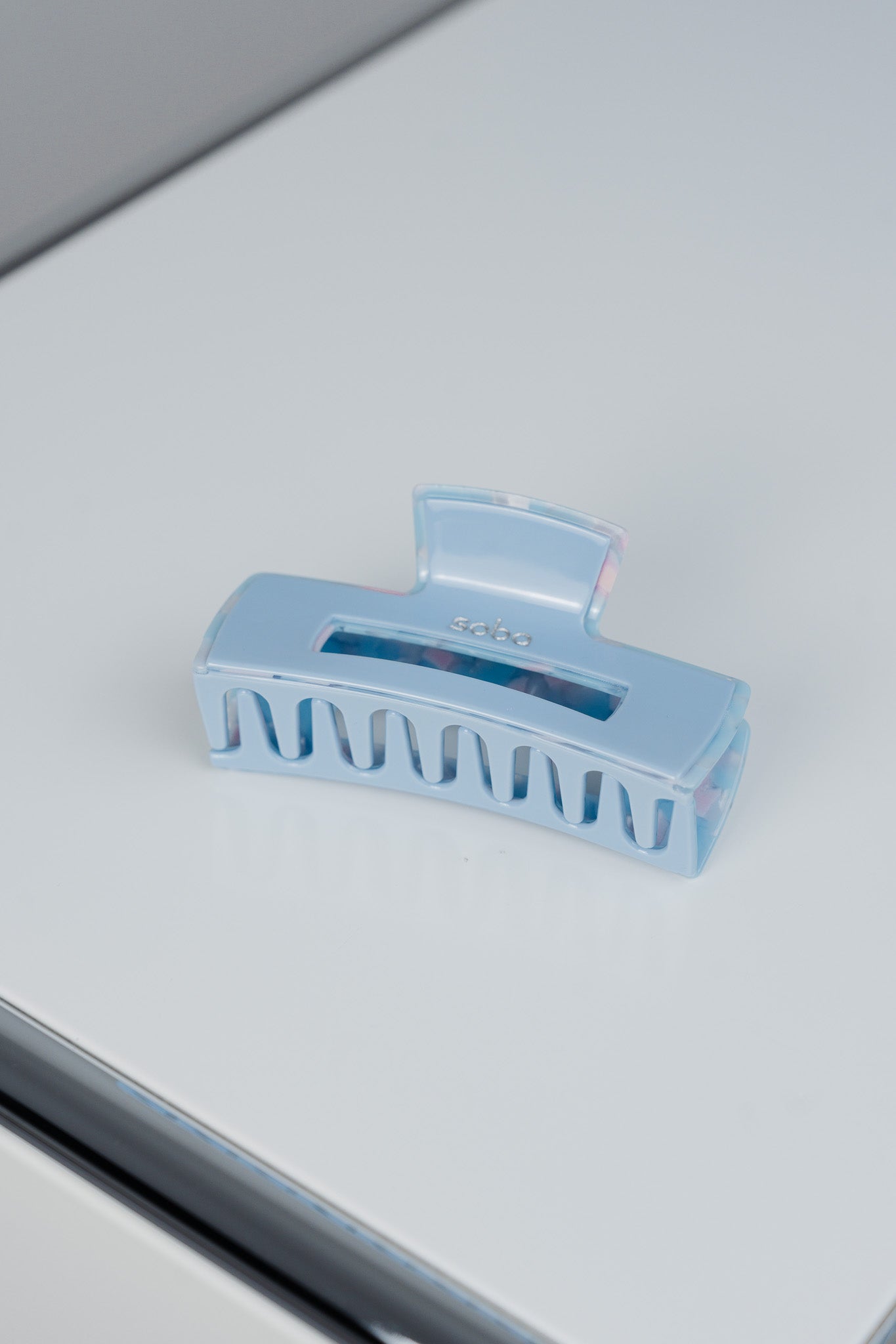 Hält, was sie verspricht: Edle Haarklammer - ice blue / Size M