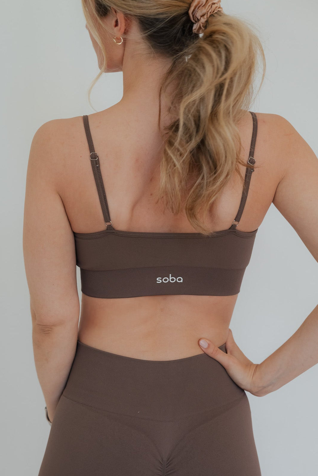 Bring out the best in you: Perform Sport-BH - mocha mousse