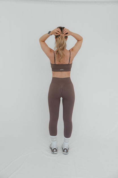 Bring out the best in you: Perform Leggings mit kleinem Scrunch - mocha mousse