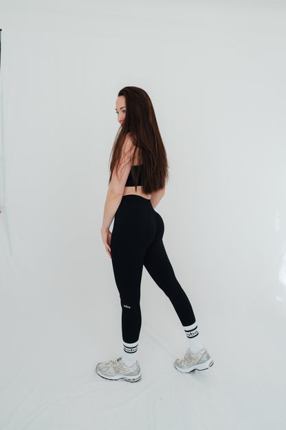 Get the best out of you: Perform Leggings mit kleinem Scrunch - black