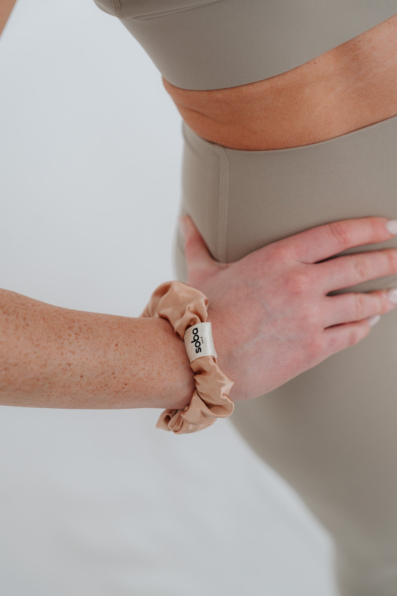 Silk Scrunchie: Haargummi aus 100 % Seide - sparkling cappuccino