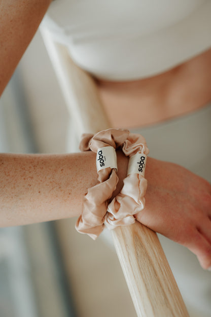 Silk Scrunchie: Haargummi aus 100 % Seide - sparkling champagne