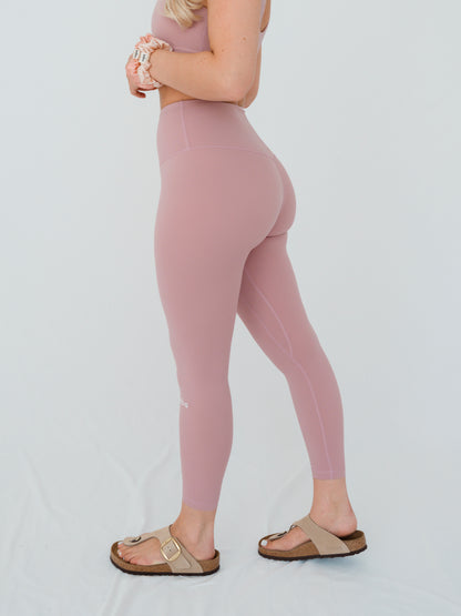 rosé Bundle: Bra &amp; Leggings, Trainingsmatte, Seiden-Scrunchie