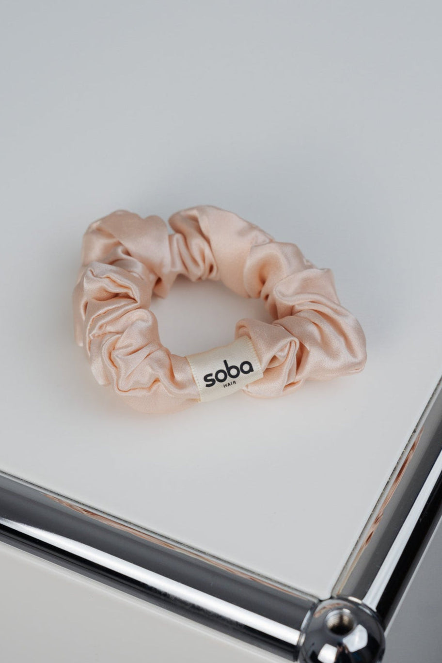 Silk Scrunchie: Haargummi aus 100 % Seide - sparkling champagne