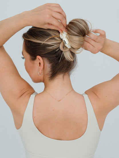 Summer Scrunchie: Haargummi aus 100 % Seide - light lemon