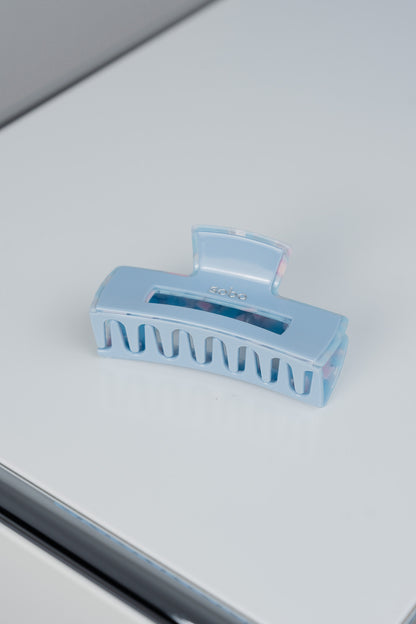 Hält, was sie verspricht: Edle Haarklammer - ice blue / Size M