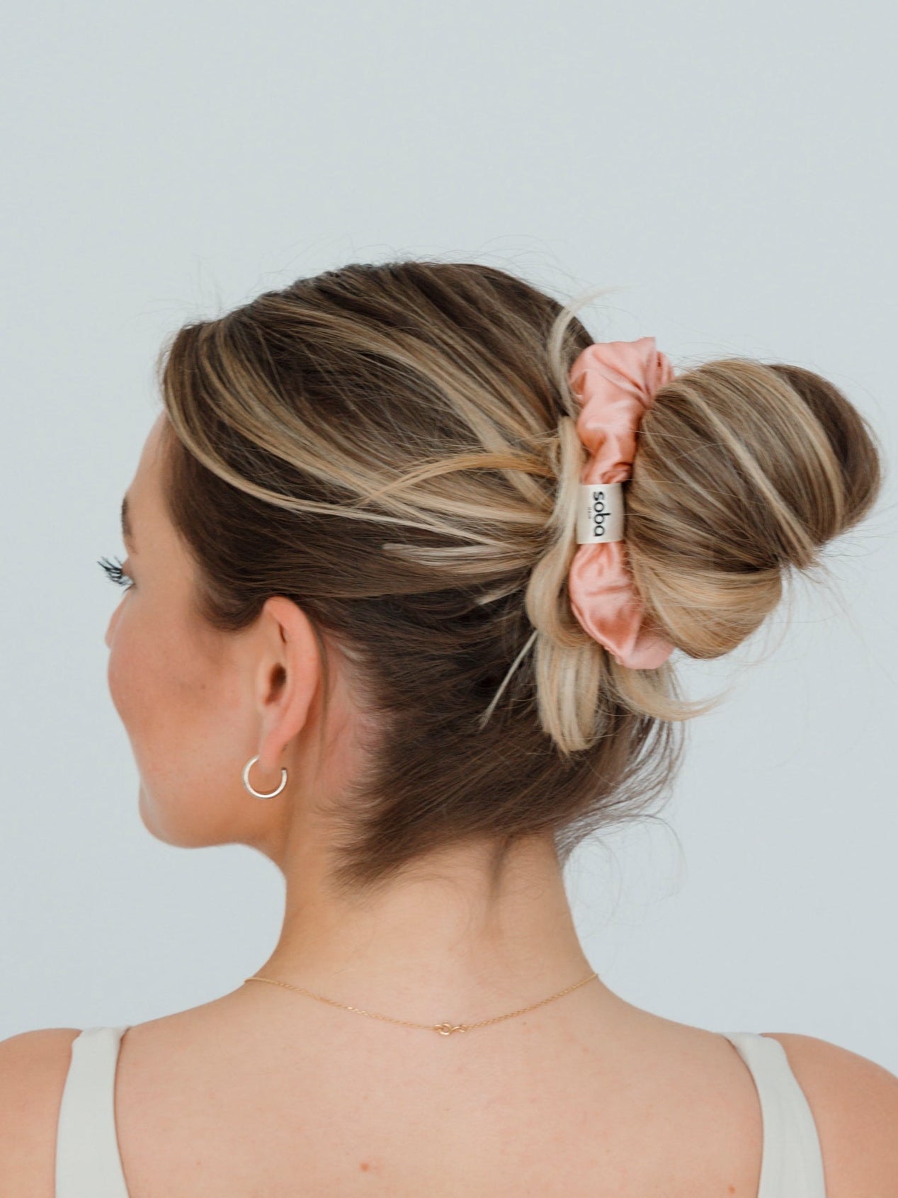 rosé Bundle: Bra &amp; Leggings, Trainingsmatte, Seiden-Scrunchie