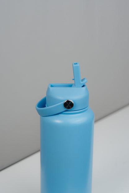 Stay hydrated: Trinkflasche mit integriertem Trinkhalm - ice blue