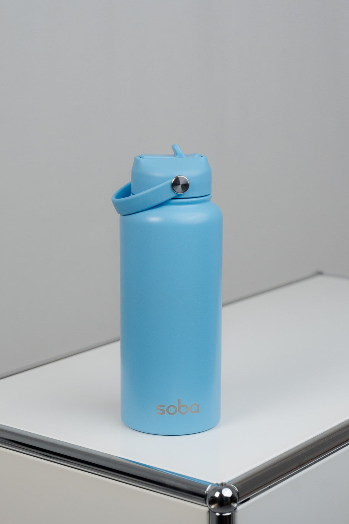 Stay hydrated: Trinkflasche mit integriertem Trinkhalm - ice blue